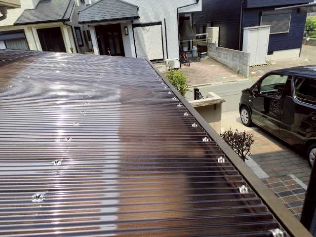完成した波板屋根全景